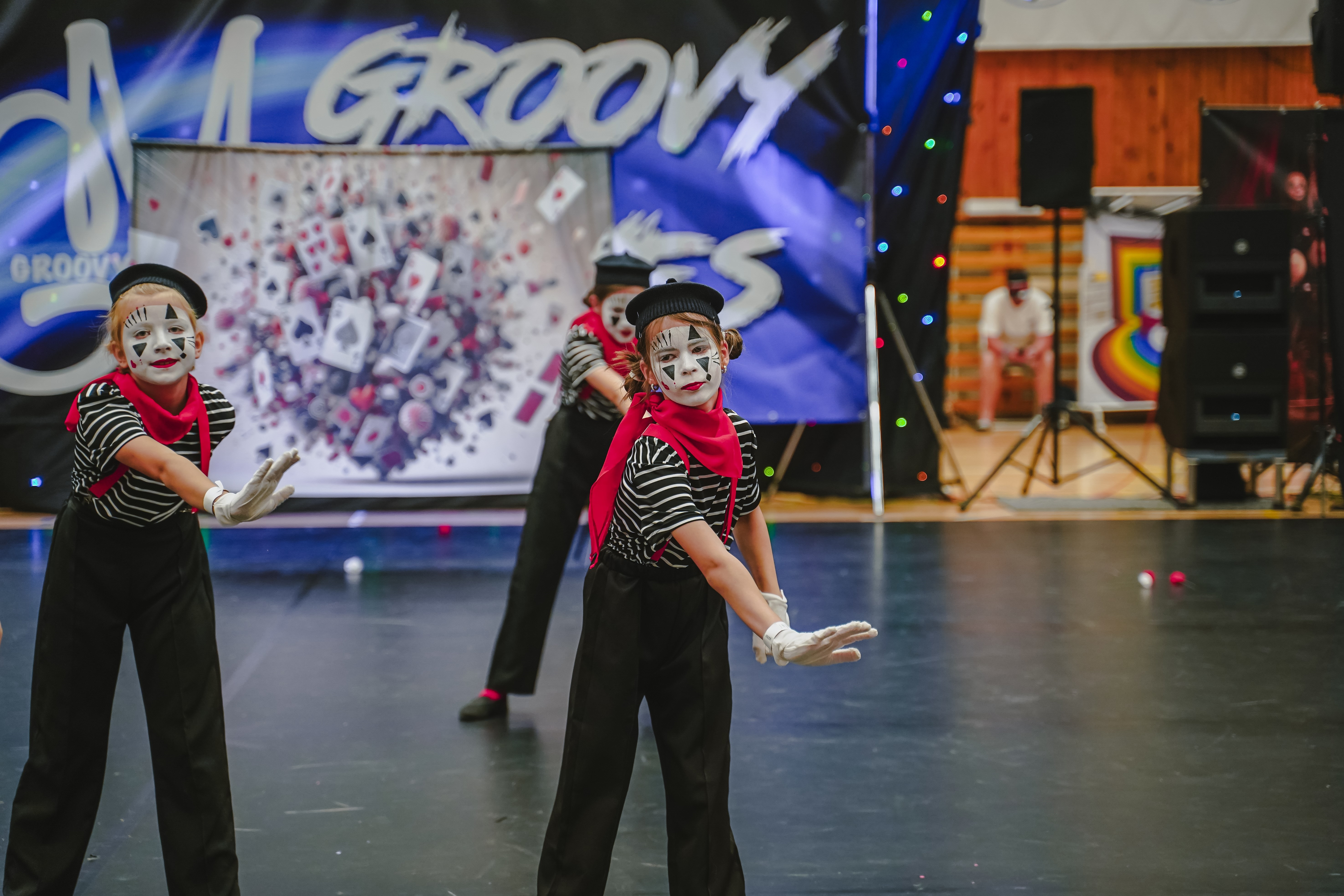 Groovy Moves -1-660