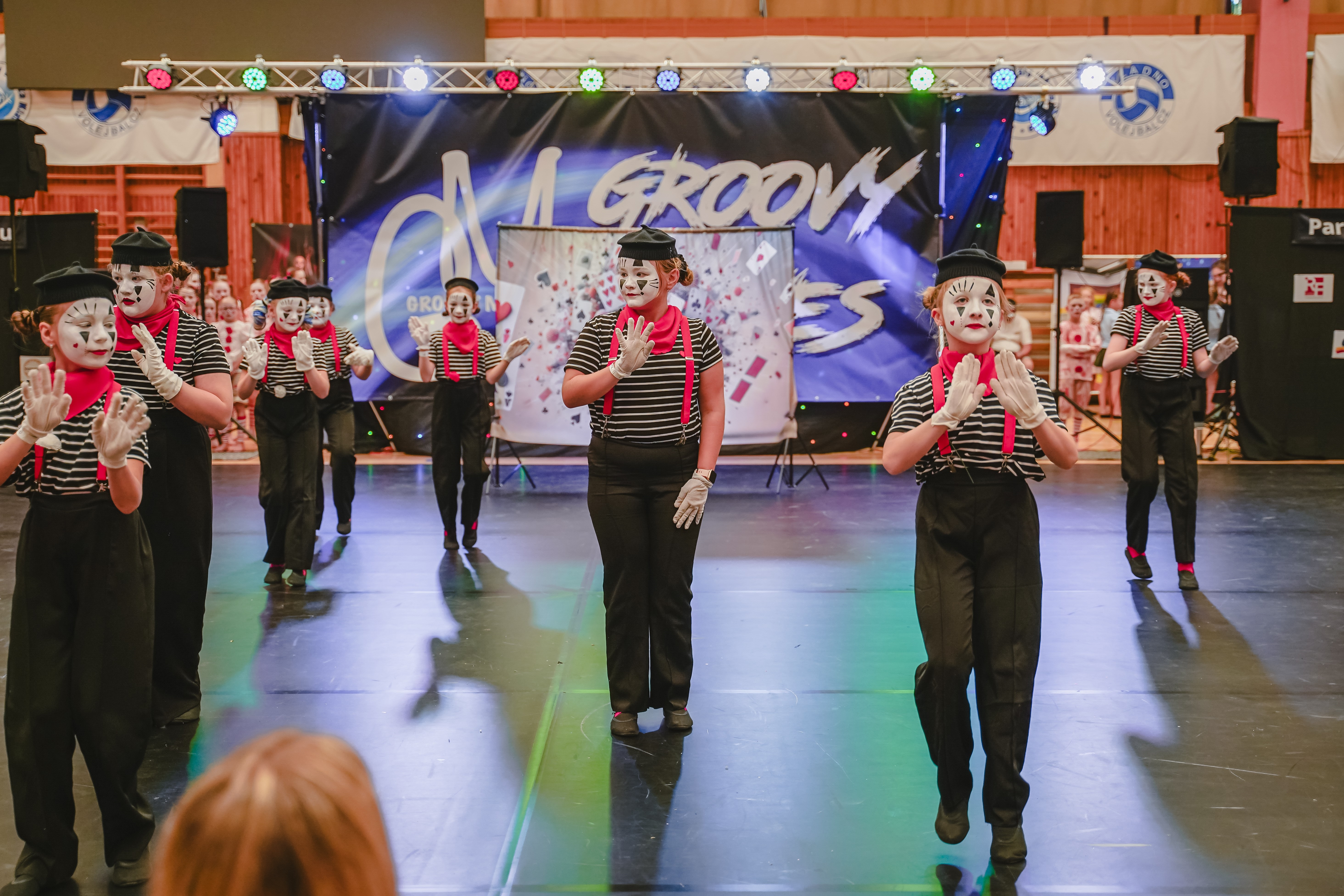 Groovy Moves -1-654