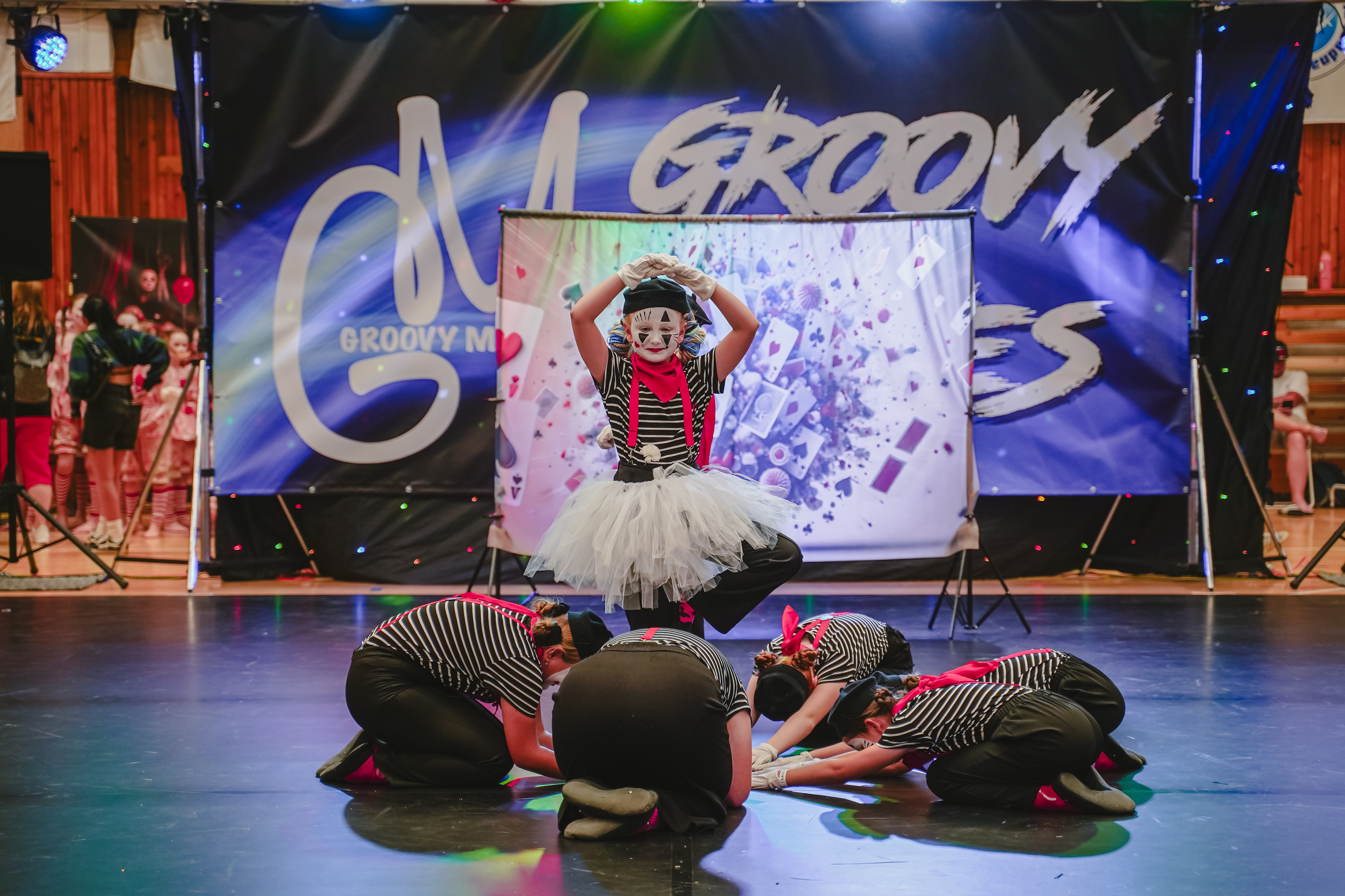 Groovy Moves -1-650